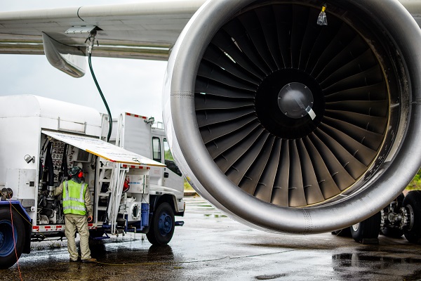 Aircraft,Refueling,By,High,Pressure,Fuel,Supply,Truck.passenger,Jet,Airplane